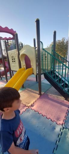 عکس زمین بازی