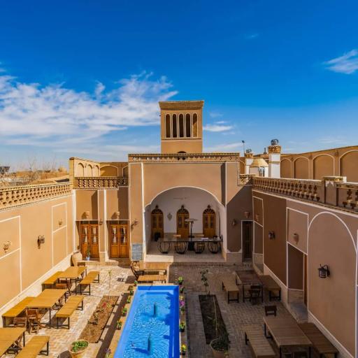 عمارت بومگردی میبدار