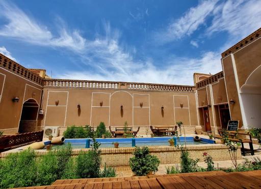 عکس عمارت بومگردی میبدار