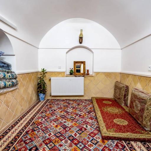 عمارت بومگردی میبدار