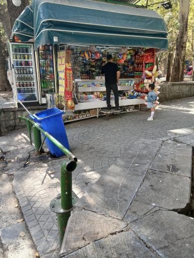 عکس دکه روزنامه فروشی ضلع جنوبی پارک قیطریه