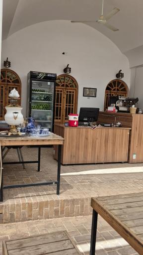 عکس عمارت بومگردی میبدار