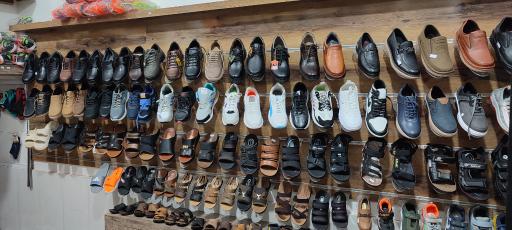 عکس فروشگاه کیف و کفش پاتیک