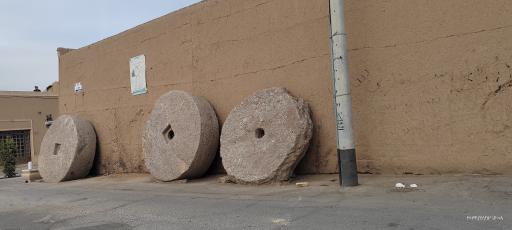 آسیاب‌ سنگی‌ قدیمی گذر مزاری ها