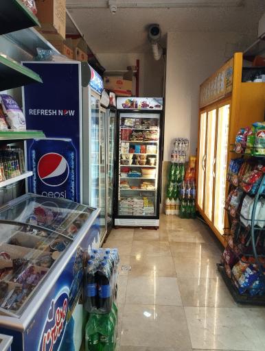 عکس سوپر مارکت توت فرنگی 