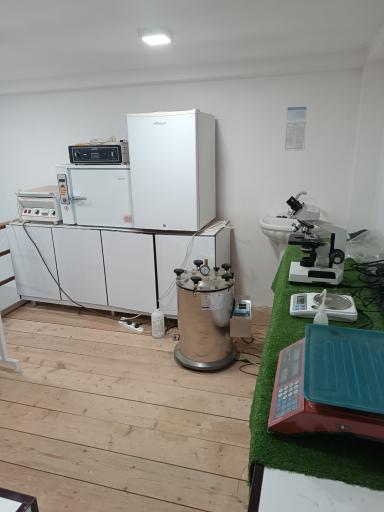 عکس مجتمع دامپزشکی پاستور دکتر بلبلی