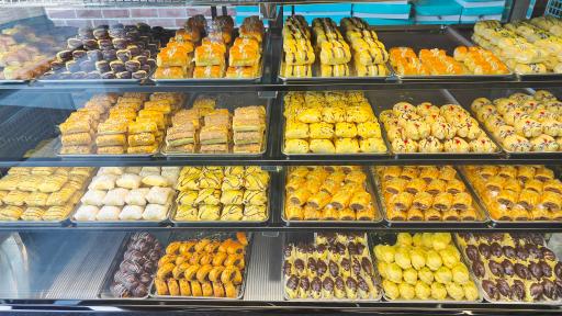 عکس قنادی بابک