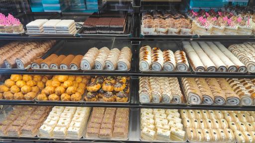 عکس قنادی بابک