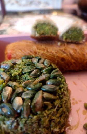 عکس گز و سوهان و باقلوا داریوش 