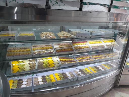 عکس قنادی آوینا