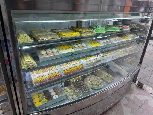 عکس قنادی آوینا