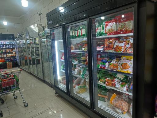 عکس فروشگاه مواد غذایی زارع