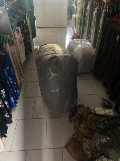 عکس فروشگاه بزرگ ماه تین