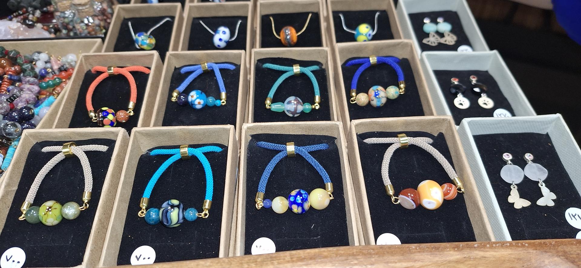 عکس شاپرک خاتون