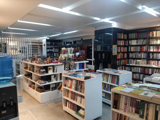 عکس کافه کتاب چشمه‌ی کارگر