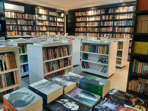 عکس کافه کتاب چشمه‌ی کارگر