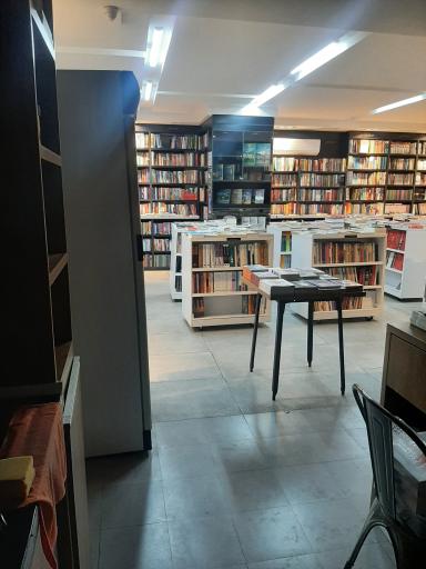 عکس کافه کتاب چشمه‌ی کارگر