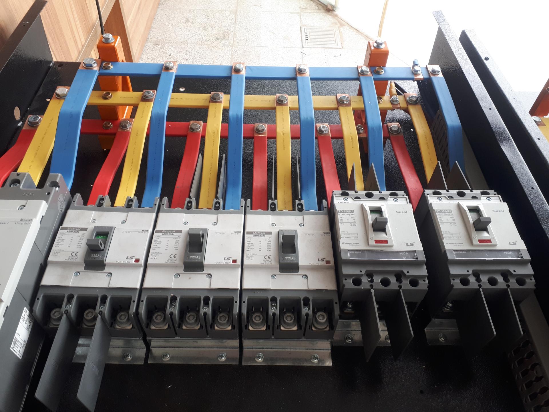 عکس اتوماسیون و برق صنعتی تسلا