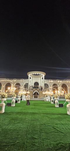 عکس عمارت سوین پالاس