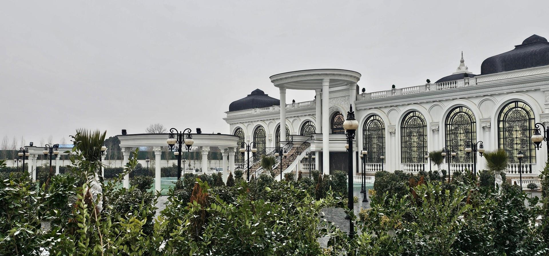 عکس عمارت سوین پالاس