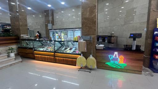 عکس لبنیات و بستنی سنتی مزرعه