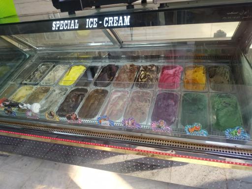 عکس لبنیات و بستنی سنتی مزرعه