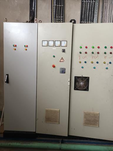 عکس تعمیرات برق و تابلو برق صنعتی در شرکت مهندسی برق آزما سیف 