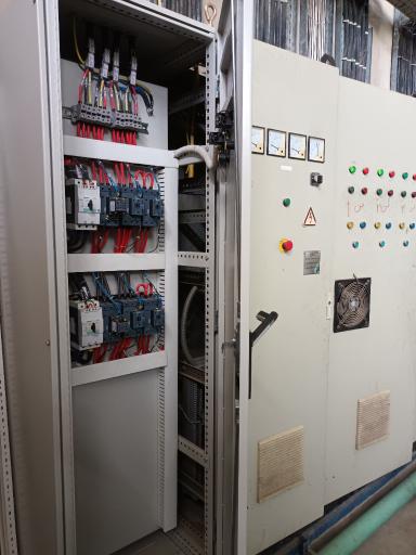 عکس تعمیرات برق و تابلو برق صنعتی در شرکت مهندسی برق آزما سیف 