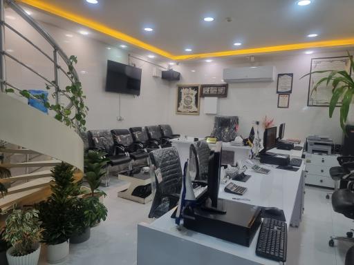 عکس مشاورین املاک عظیمی