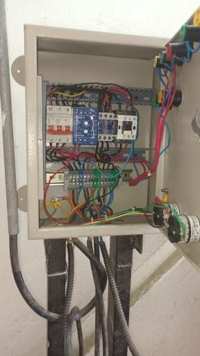 عکس تعمیرات برق و تابلو برق صنعتی در شرکت مهندسی برق آزما سیف 