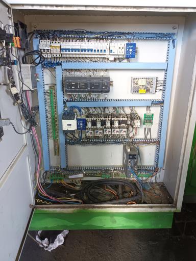 عکس تعمیرات برق و تابلو برق صنعتی در شرکت مهندسی برق آزما سیف 