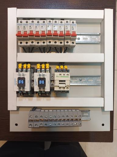 عکس تعمیرات برق و تابلو برق صنعتی در شرکت مهندسی برق آزما سیف 