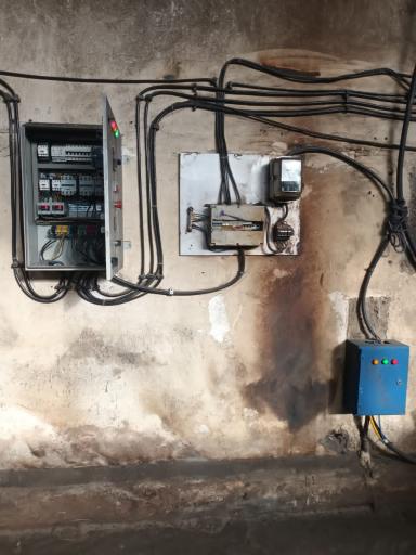 عکس تعمیرات برق و تابلو برق صنعتی در شرکت مهندسی برق آزما سیف 