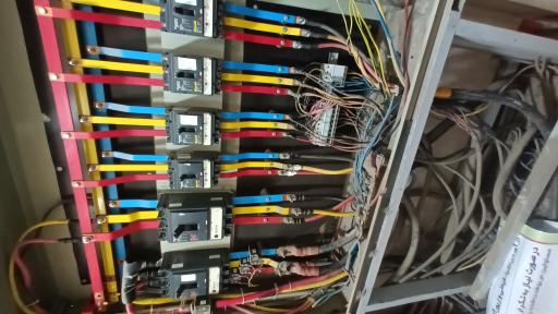 عکس تعمیرات برق و تابلو برق صنعتی در شرکت مهندسی برق آزما سیف 