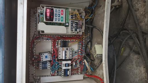 عکس تعمیرات برق و تابلو برق صنعتی در شرکت مهندسی برق آزما سیف 