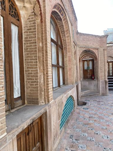 عکس هتل سنتی ارغوان