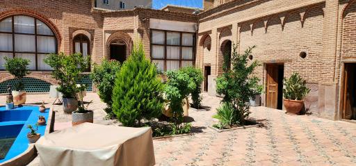 عکس هتل سنتی ارغوان