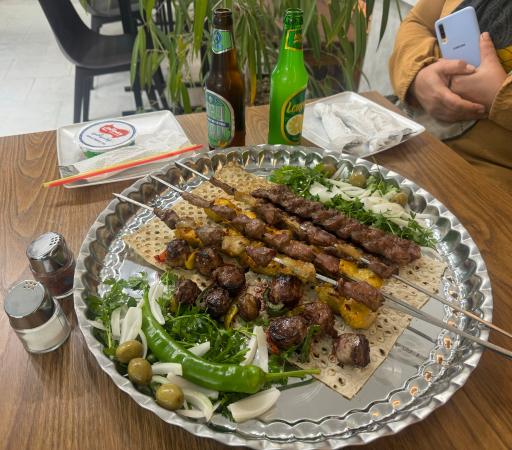 عکس کبابی اقاجون