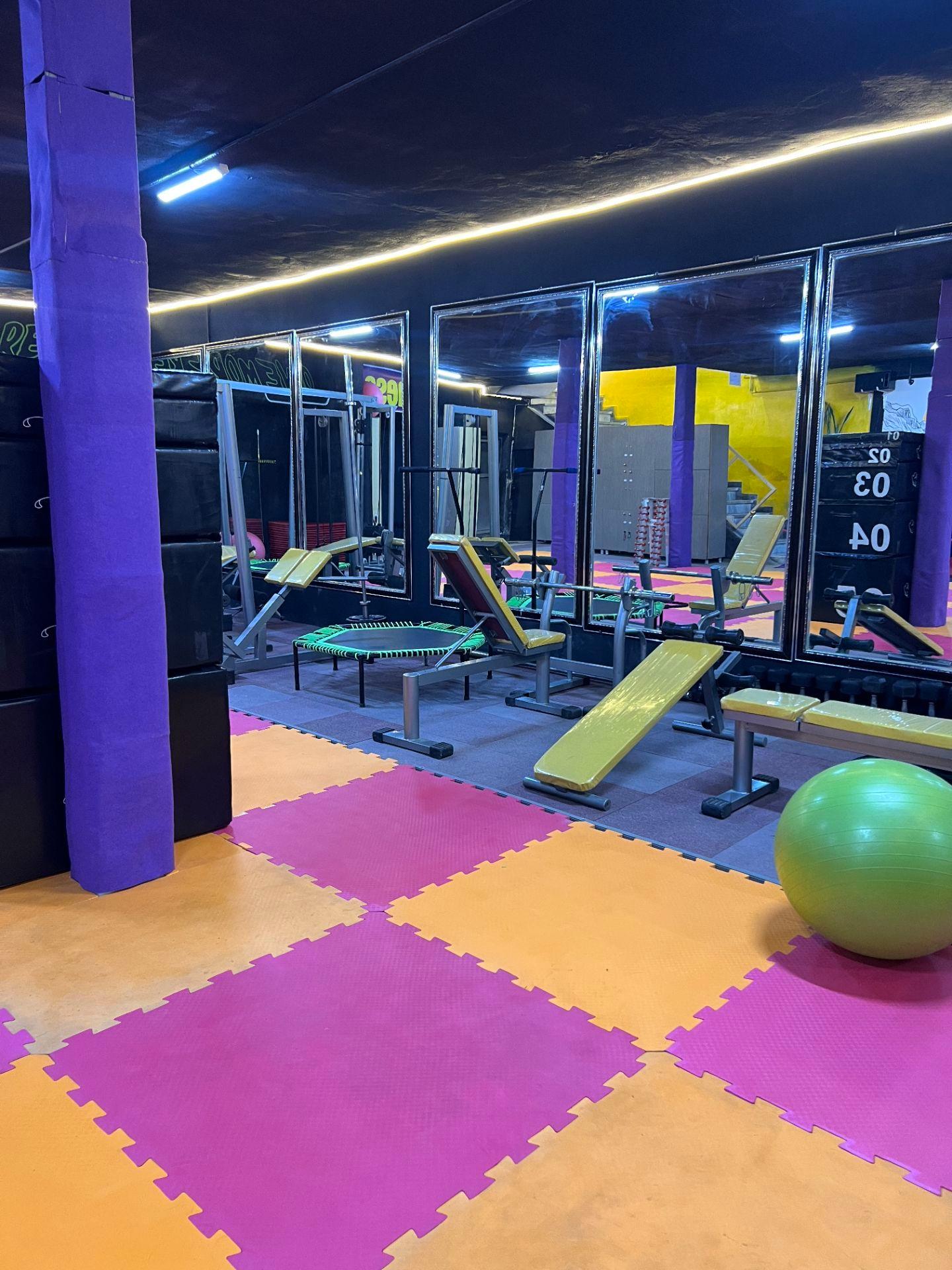 عکس  آکادمی تخصصی ورزشی انفجار