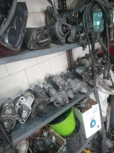 عکس خدمات برق خودرویی آقایی 