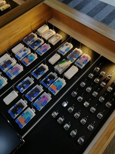 عکس موبایل و کنسول کلاسیک 