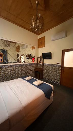 عکس هتل سنتی درباری