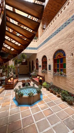 عکس هتل سنتی درباری