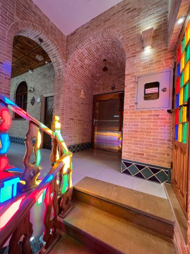 عکس هتل سنتی درباری