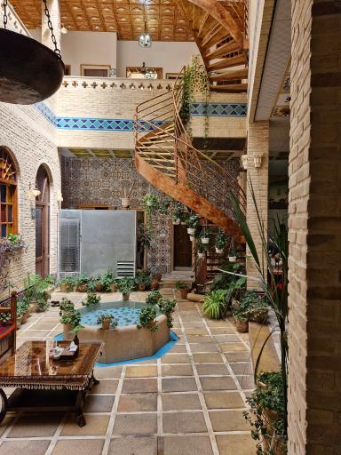 عکس هتل سنتی درباری