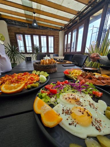 عکس کافه رستوران وانیشا