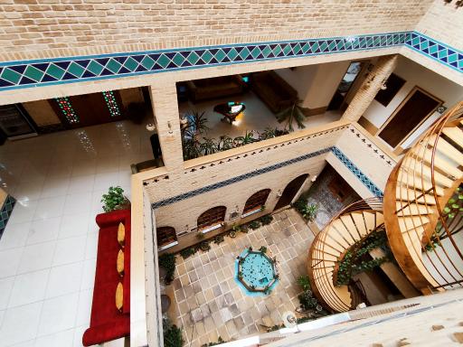 عکس هتل سنتی درباری