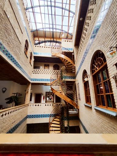 عکس هتل سنتی درباری