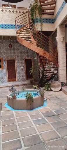 عکس هتل سنتی درباری