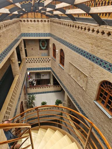 عکس هتل سنتی درباری
